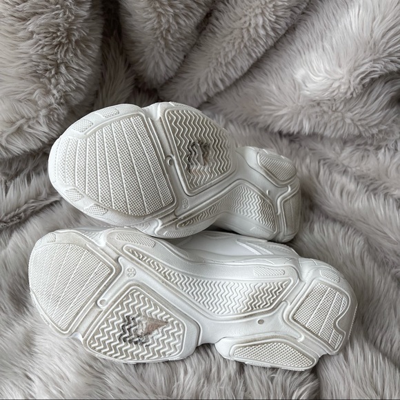 ⛔️SOLD⛔️Chunky Sneakers in white - Picture 3 of 9